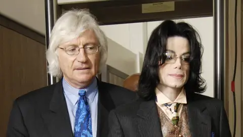 Michael Jackson’s Lawyer Joins Bill Cosby’s Defense Team