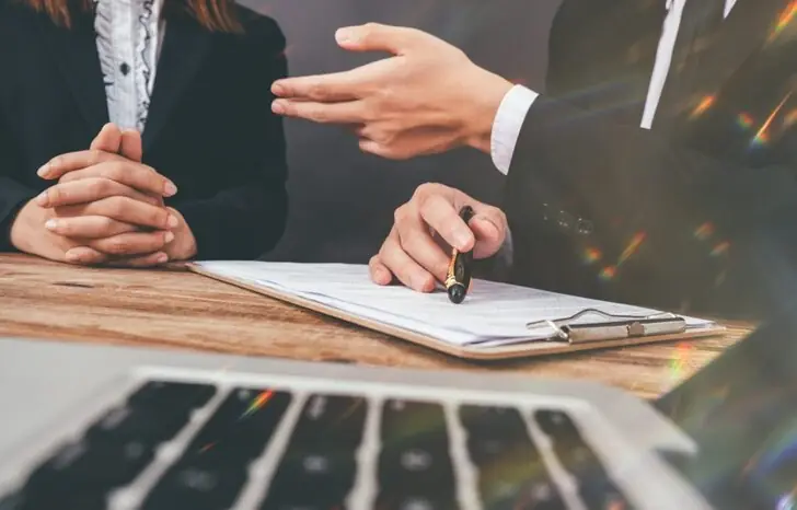 finance-lawyer-3