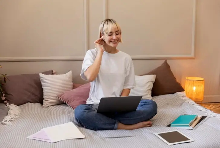 Image by Freepik | More workers now have flexible schedules or work full-time from home than ever before.